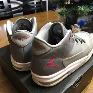Youth Jordan Flights - Grey and Pink